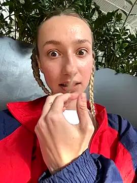 Lia__Love — Wake up my pussy with vibration
