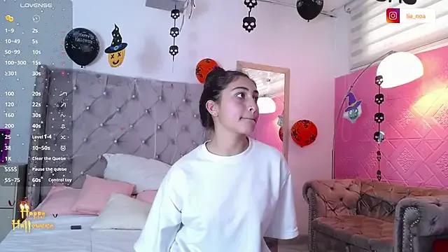 Lia_Teen — Blowjob + tits out + Droll 