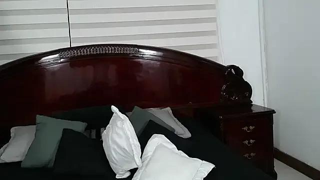 Lia_Teen — all naked + oil in bubs 