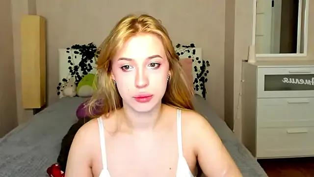 StripChat LightStar_18 is Private LightStar_18 — Show boobs