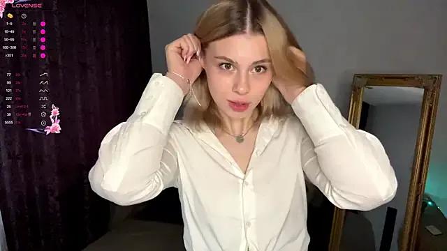 Lil_Elisa — Play with my shirt