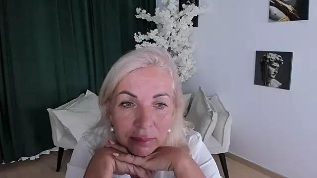 Freechat LiliaMoons on StripChat
