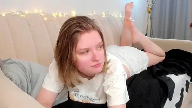 LilianSwall — PLAY WITH DILDO