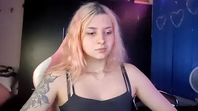 LINAPINAA — Freechat on StripChat