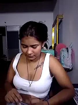 lindalatina11 — mostrar y tocar tetas