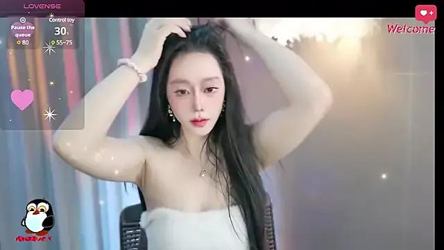 LINLIN-2025 on StripChat 