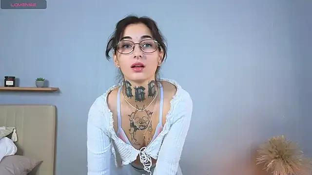 LisaDeVil — Show panties