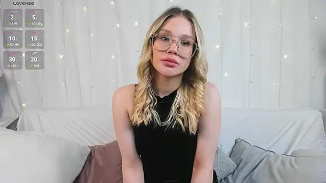 LisaRiza — Freechat on StripChat