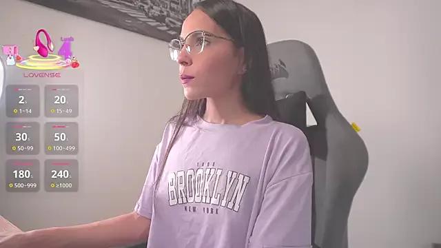 Freechat little-eli on StripChat