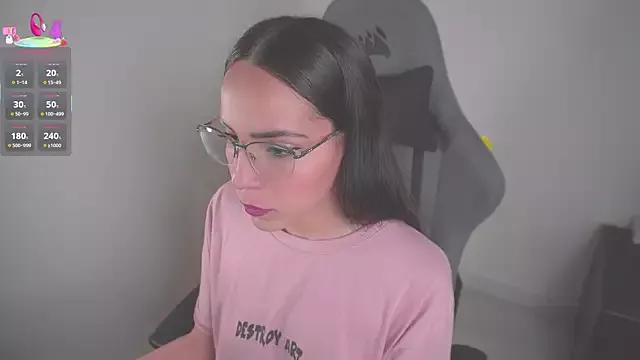 Freechat little-eli on StripChat