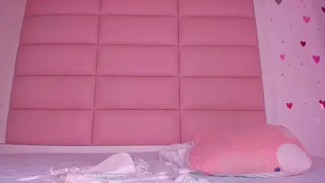 Private little-Emma on StripChat