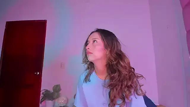 Private little-Emma on StripChat