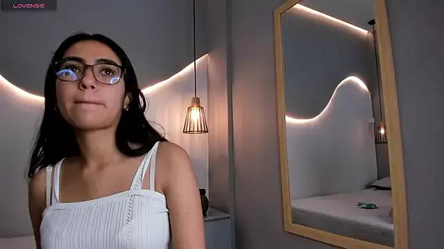 Freechat lucelly_15 on StripChat