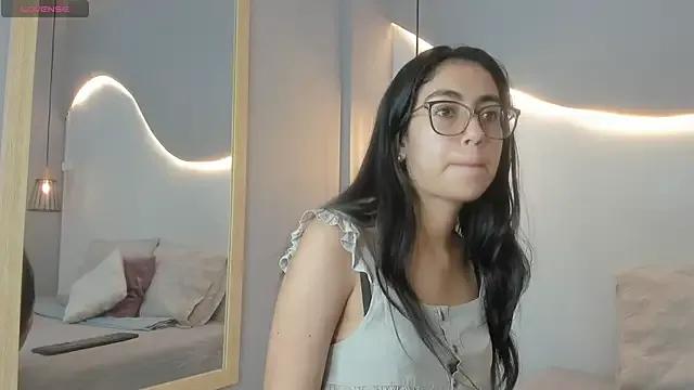 Freechat lucelly_15 on StripChat