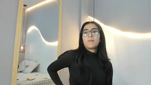 Freechat lucelly_15 on StripChat