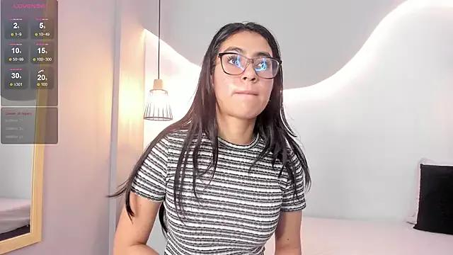 Freechat lucelly_15 on StripChat