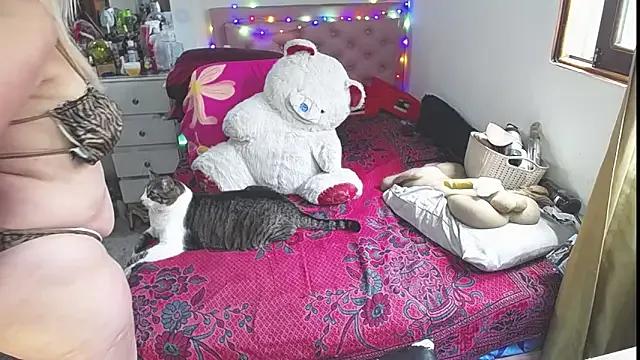 Freechat lucy_belle_bm on StripChat