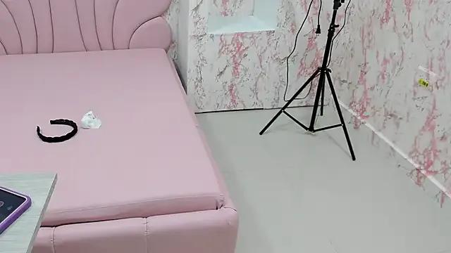 Luna-Black — naked + fingers masturbation x 5 min