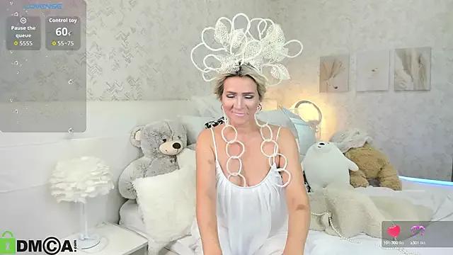 Freechat Luna__Lewis on StripChat