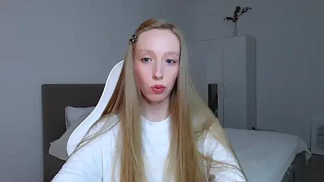Luna_insniity — hand bra