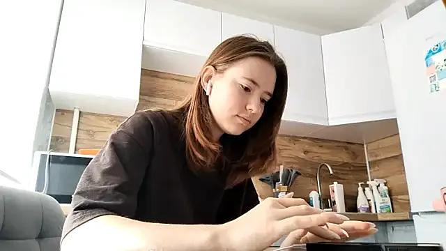 LUNA_KLEIN — Air kiss