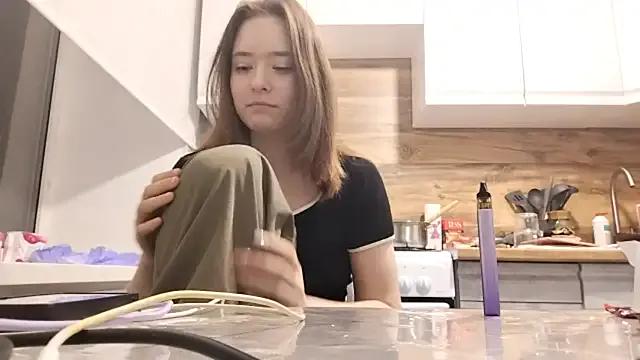 LUNA_KLEIN — Show feet