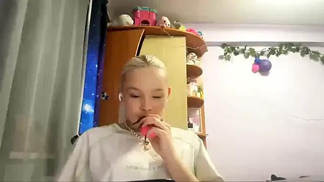 Lunaalisa — Spin around, show my outfit