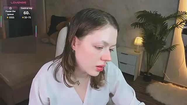 Lunar_Lily — massage tits close to cam