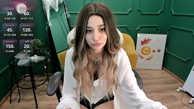 StripChat Lunel_kitten is Freechat Lunel_kitten — wink + air kiss