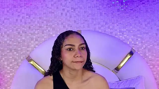 luucy_jonnes — BIG SQUIRT AND PUSSY DILDO
