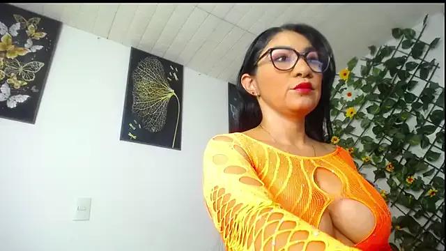Freechat luzcastillo07 on StripChat