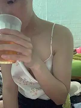 Ly-ny — show pussy chest