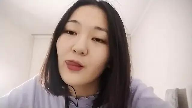 StripChat Lyndasilk is Freechat Lyndasilk — Doggy pose first time here