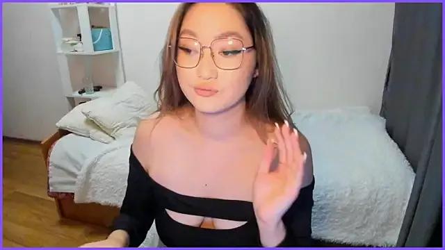 Freechat lyra_x on StripChat