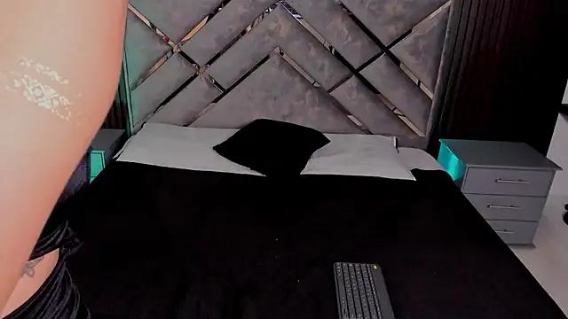 Madelynblake — Sexy smile + kiss on air 