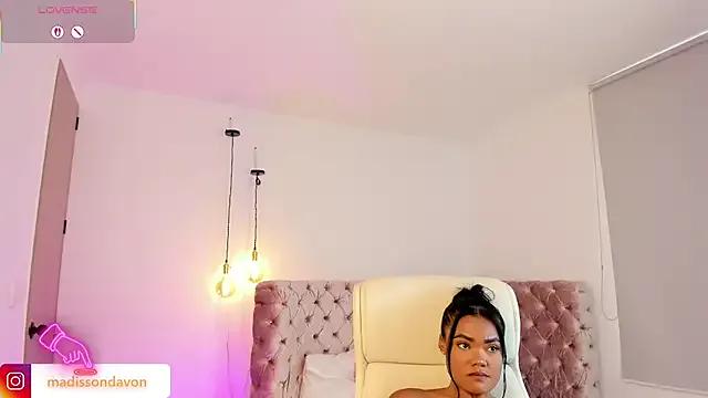 madisson_davon — two fingers in the pussy