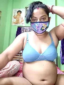 MAGGO-11 — Public pussy show