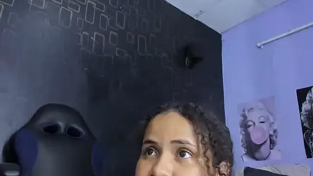 Freechat makena18 on StripChat