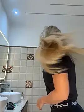 ManuelaRivers — Ride Dildo