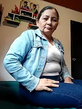 marfil_milf — Jugar con los pezones