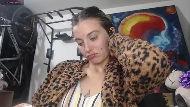 Freechat mariecam420 on StripChat