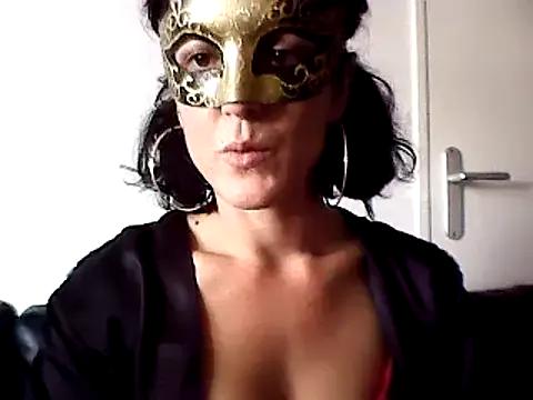Masquegirlmysterious — montrer me seins