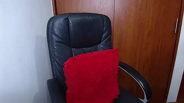 melikaronit2 — show boobs