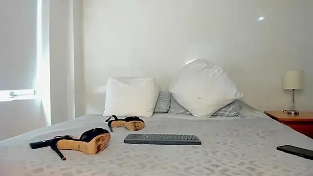 melisa_ferretti — guys make me squirt my sweet pussy!!
