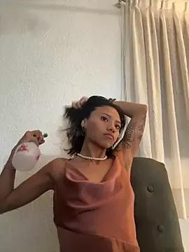 Mia-miauuuuu — Baile desnudo  