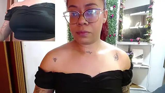 MIA__SPENCER — Encender el Lush y dejarlo vibrar fuerte