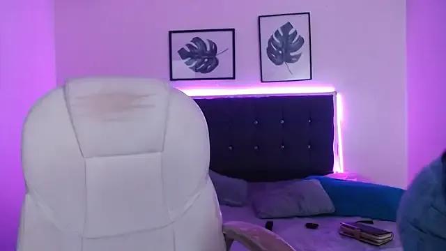 Freechat mia_collens on StripChat