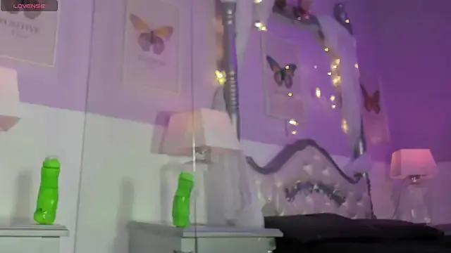 StripChat MiaCassel is Freechat MiaCassel —  Sweet lips performance