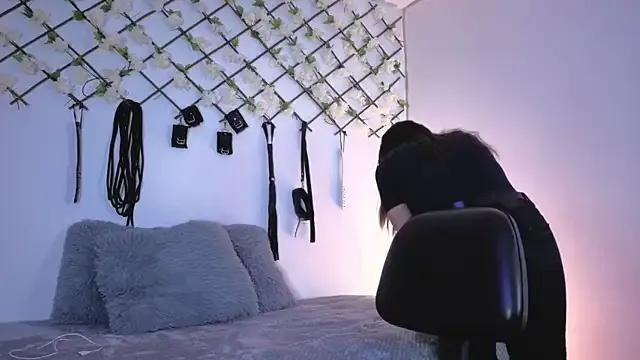 MiaCollinssx — Topless Slaps tits