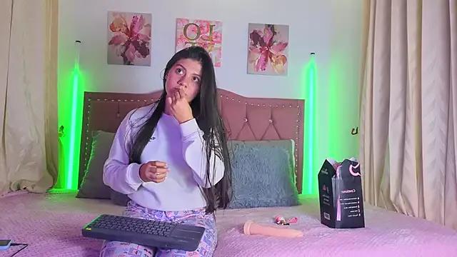 Miagreisy — strip tease + poses finales